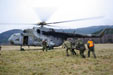 Nácvik transportu raněného pomocí vrtulníku MEDEVAC